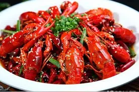 小龙虾的头能吃吗，虾黄到底是什么？虾线要去除吗？答案来了图片