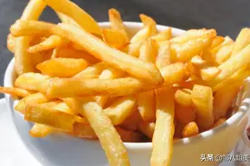 炸薯条，不要切了直接炸，教您一招，薯条酥脆可口，比买的都好吃图片