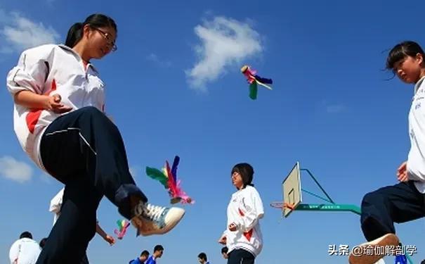 常练这2个动作，初学者get瑜伽劈叉，真的超级简单