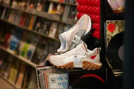 中国李宁翻车？「超载」鞋设计复杂用力过猛，中国版FOG不敢恭维图片