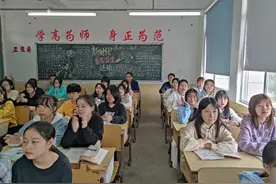 宁德职院：学校党委书记林浩云深入思政课堂听课图片