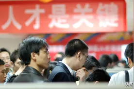 凉了：34岁月薪两千熬着不走，42岁想走没人要了，熬了个寂寞图片