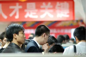 凉了：34岁月薪两千熬着不走，42岁想走没人要了，熬了个寂寞图片