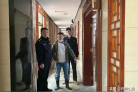 赣州一男子酒后把手伸向了女服务员！警方已介入…图片