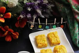 大黄米糕金灿灿蘸上蜂蜜桂花酱香甜软糯你也来一口吧图片