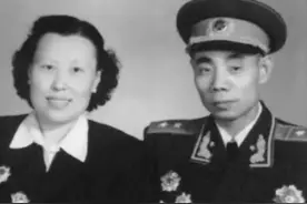 俞惠如为开国中将吴信泉生12娃，被总理称航空母舰，主席赞为英雄图片