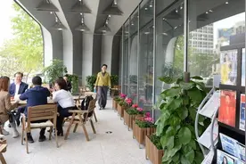 刷新认知！这座70多岁老加油站不仅能加油，还能喝咖啡图片