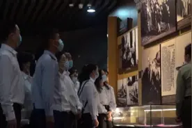 穿过枪林弹雨、6次冒死横渡长江，致敬“渡江英雄”马毛姐图片