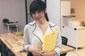 90后台湾女老师，穿高叉旗袍深蹲尽显S曲线，宅男：这也太撩人图片