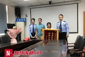 三十余载后，她终于找到了亲生儿子图片