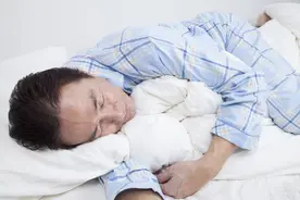 睡眠时间表出炉：3~65岁，睡多久、怎么睡，斯坦福教授告诉你图片