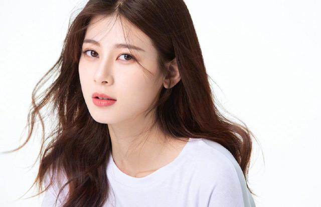 出道就演女主，搭档王一博惹人艳羡，22岁的她有什么来头？