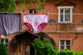 内裤出现3种颜色，当心癌盯上你！千万别以为只是有点脏图片