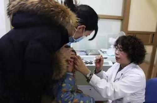 晚上睡觉起类似于鸡皮疙瘩的痒