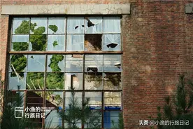 西安秦岭深处废弃老厂房，破窗残垣人去楼空，游客为何慕名而去？图片