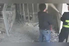 熊孩子在楼梯间玩火 离开后瞬间烧成火海视频封面