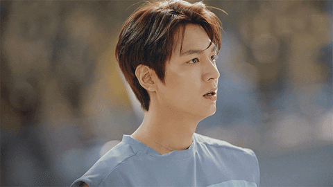 试试以下4款当红韩国欧巴的微露额头发型吧