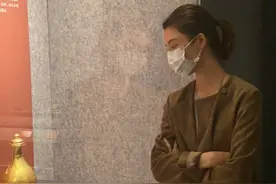 车晓低调看展，驼色外套配阔腿裤高级大方，身高170顶多90斤图片