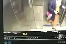 31岁大排档老板娘凌晨电梯间被挟持遭劫杀，留下3个未成年孩子，警方重案组侦办，27岁背心男埋尸被抓图片