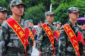 新兵连封闭式训练6个月，若家中有急事，父母可选4种方式联系图片