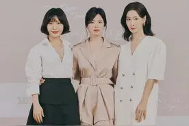 宋慧乔快奔四还这么少女？穿一身香槟色连体西装，又温婉又知性图片