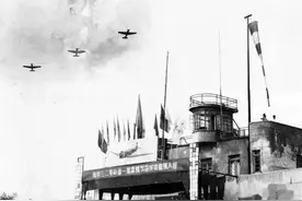 百年瞬间丨中国自制的第一批飞机试飞成功图片