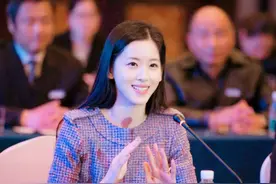 章泽天为何能在27岁坐拥584亿资产？看看她做的那些事就明白了图片