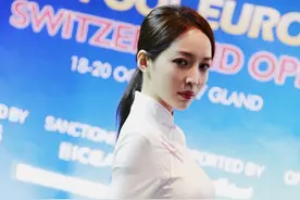 她因旗袍装走红，被美誉为中国最美裁判，身材饱满美过潘晓婷图片