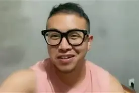90后小伙买二手毛坯房不装修就入住，屋里仅一张床？网友：厉害图片