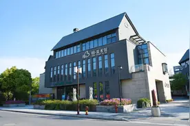 明·美术馆开放“夜游” 打造艺术之夜图片