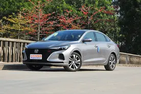 1.4T+两块大屏+配置丰富，长安逸动PLUS选这款最值！图片