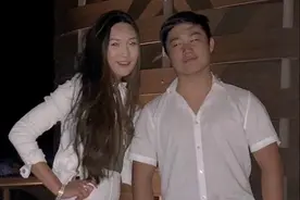 叶玉卿长女晒照为弟弟庆生，大秀姐弟情深，19岁胡可聪高大壮实图片