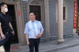 黄光裕回汕头，用茅台宴请乡亲，老婆也罕见露面，二人大秀恩爱图片