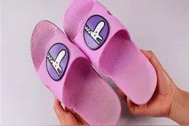 拖鞋穿久了有黑垢洗不干净？学会两个小技巧，拖鞋立马干净如新图片