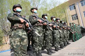 【超燃】看，兵哥哥军事训练燃爆训练场！图片