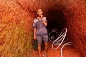 7旬大爷因媳妇一句玩笑，只为省空调钱耗时1年挖通一座山图片