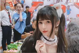 网红蔡萝莉真实颜值曝光，被网友吐槽是路人大妈，这样算萝莉吗？图片