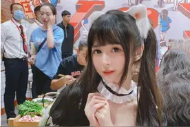 网红蔡萝莉真实颜值曝光，被网友吐槽是路人大妈，这样算萝莉吗？图片