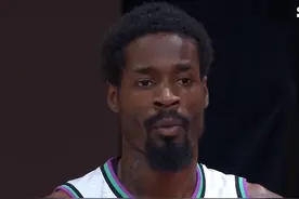 拉胯！山东大好形势被葬送，外援哈里斯0分，高诗岩准三双被埋没图片