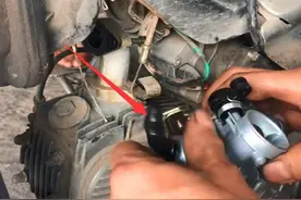 只需一个扳手能把摩托车的发动机声音调小一倍，试过后效果很好图片