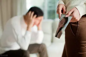 夫妻存下70万，婆婆帮小叔子借钱买婚房，取钱才发现存款不翼而飞图片