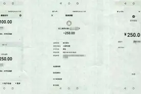 深夜，11岁儿子房间传出异响，爸爸推门一看，儿子正拿着手机神情慌张...图片