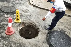 山东济南：怕风沙迷眼女子倒退走路掉入小区窨井！法院：物业担责70%！图片