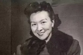 李佩：捐出515克纯金勋章，与爱人名字命名2颗行星，她才是真女神图片