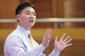 刘强东：我领养10个孤儿，会帮他们买房成家，因为我经历过那种穷图片