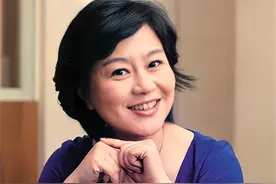 鞠萍：18岁中专学历进央视，37年不换发型！却因1个失误差点跳楼图片