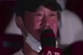 影帝张译演技太好！吴京看完《八佰》花式夸奖：演的太不要脸了图片