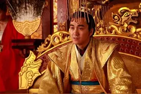 皇帝：朕想除掉大将军，你有什么计策？丞相：赏赐他一匹马就行图片