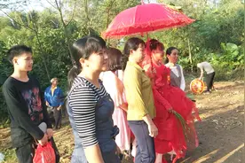 广西灵山农村结婚现场，没有低俗闹婚，只有平凡简单的幸福