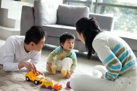 父母老了后，我终于明白生儿子的意义，现在养俩儿子不发愁了图片